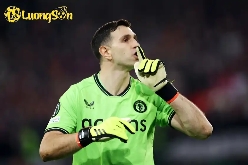 MU được cho là đang nhắm đến Emiliano Martínez để thay thế