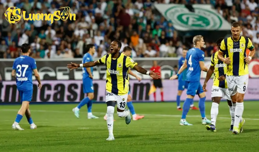Fenerbahce vẫn đang bất bại sau 4 trận đấu ở Super Lig mùa này