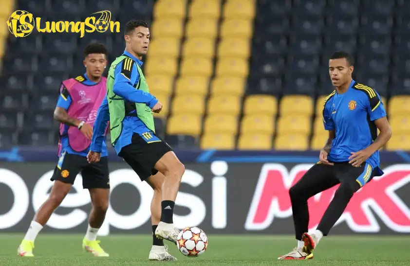 Ronaldo mong muốn tái ngộ Mason Greenwood tại Al Nassr