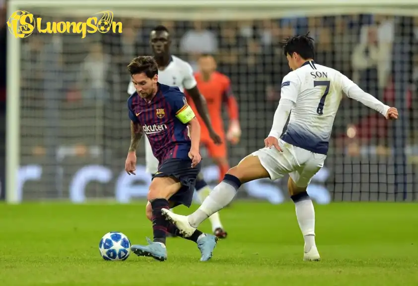 Messi từng đối đầu Son Heung-min tại UEFA Champions League ở mùa giải 2018/19