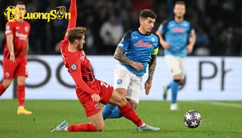 Napoli sẽ có được niềm vui trước Frankfurt. Napoli sẽ có được niềm vui trước Frankfurt. (Ảnh: Internet)