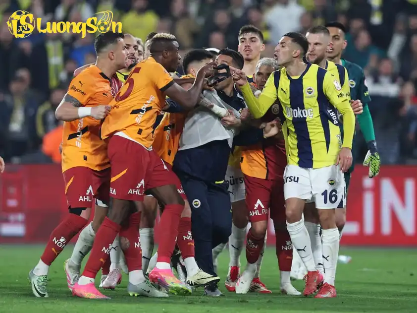 Fenerbahce và Galatasaray đang là hai đội bóng dẫn đầu Super Lig